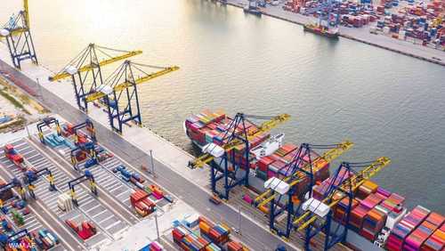 إنجازات قوية للإمارات في مجال الموانئ والأساطيل البحرية