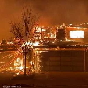 سلطات لوس أنجلوس تأمر السكان بالابتعاد عن منازلهم لأسبوع آخر