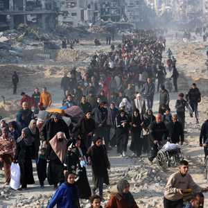 فلسطينيون يعودون إلى مناطقهم في قطاع غزة