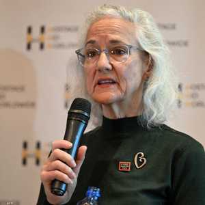 ديبرا تايس، والدة الصحفي الأميركي أوستن تايس