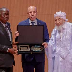 وزير الدولة الإيفواري تسلم الجائزة