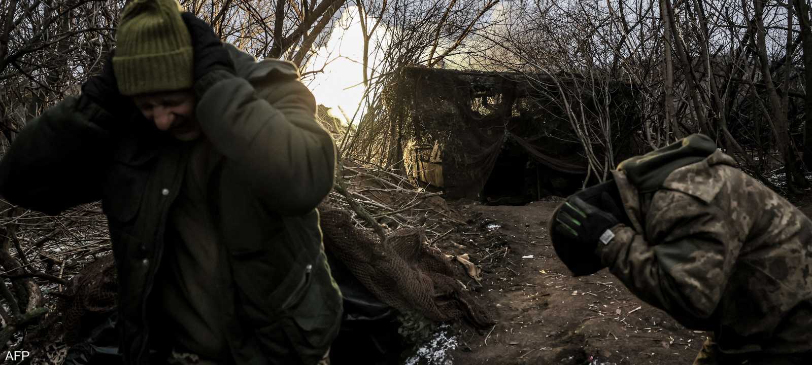 جنود أوكرانيون يقاتلون على جبهة تشاسيف يار في دونيتسك