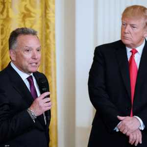 ستيف ويتكوف إلى جوار الرئيس الأميركي دونالد ترامب