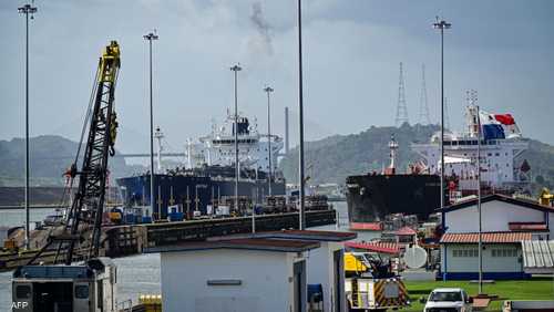 سفن شحن في قناة بنما