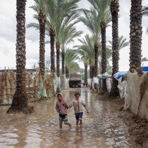 الأمطار تزيد معاناة مئات الآلاف من النازحين في غزة