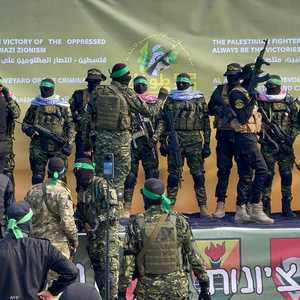 مسلحون بموقع تسليم رهائن في خان يونس