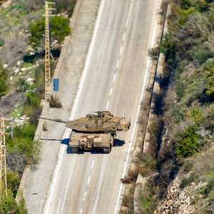 أرشيفية لدبابة إسرائيلية في بلدة بجنوب لبنان