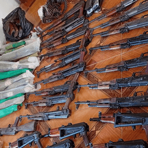 ضبط شحنة من الأسلحة المتجهة إلى حزب الله