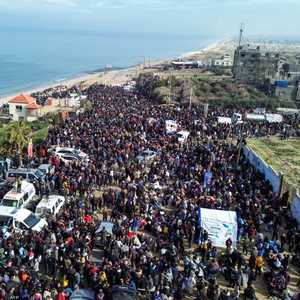 آلاف النازحين يسعون للعودة إلى ديارهم شمال قطاع غزة