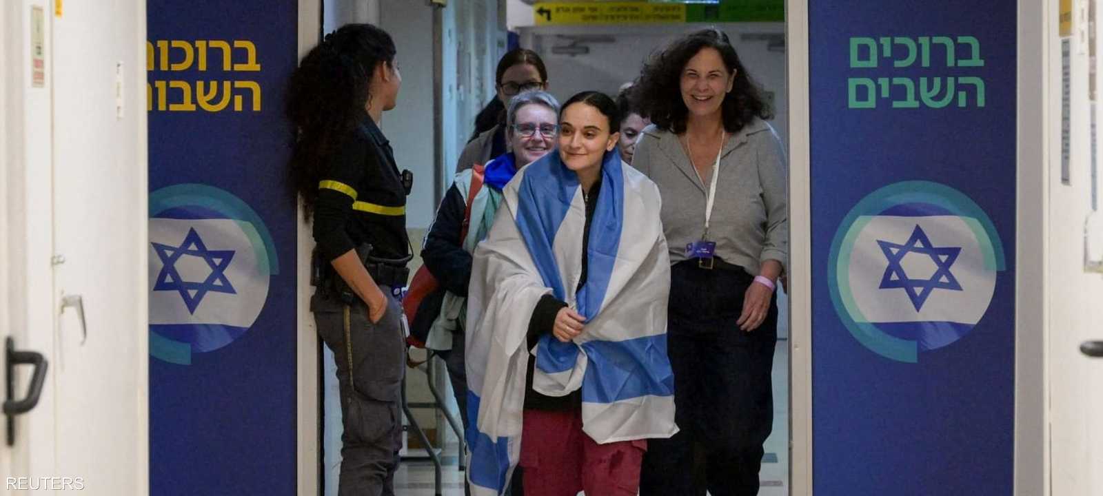 نقلت الرهينات السابقات في مروحية إلى المستشفى في رامات غان