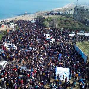 آلاف الغزاويين تكدسوا مع رفض إسرائيل عودتهم إلى الشمال