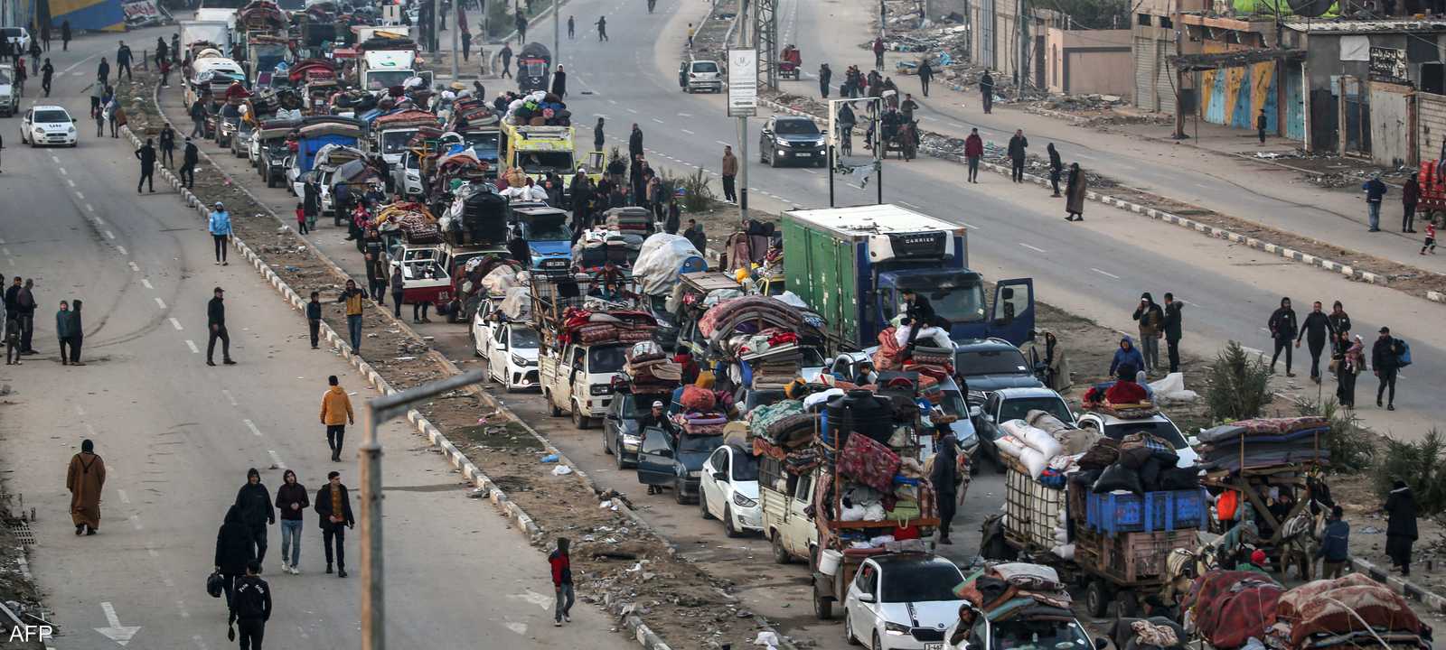 قرب ممر نتساريم أثناء انتظار العبور إلى شمال قطاع غزة