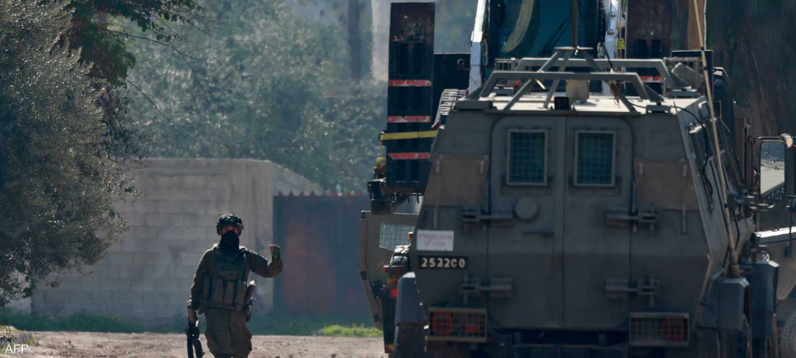 جندي إسرائيلي أثناء مداهمة مخيم جنين في الضفة الغربية