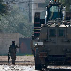 جندي إسرائيلي أثناء مداهمة مخيم جنين في الضفة الغربية