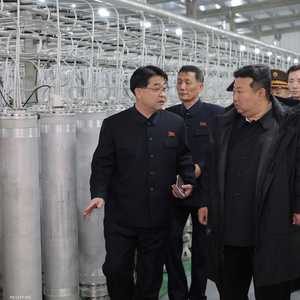 زعيم كوريا الشمالية يتفقد منشأة تنتج مواد نووية