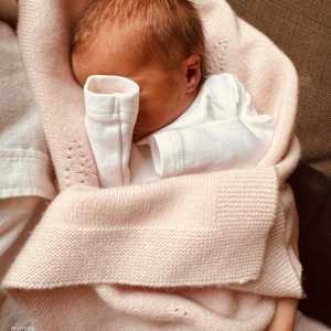 وضعت بياتريس مولودتها أثينا قبل أسابيع من الموعد المحدد