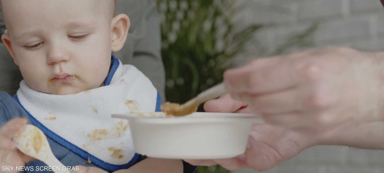 التغذية الأولى للرضيع: ما الأطعمة الأنسب بعد الشهر السادس؟