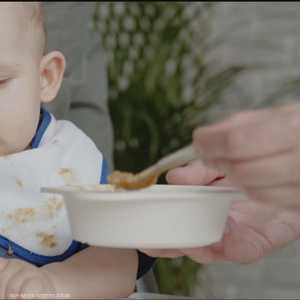 التغذية الأولى للرضيع: ما الأطعمة الأنسب بعد الشهر السادس؟