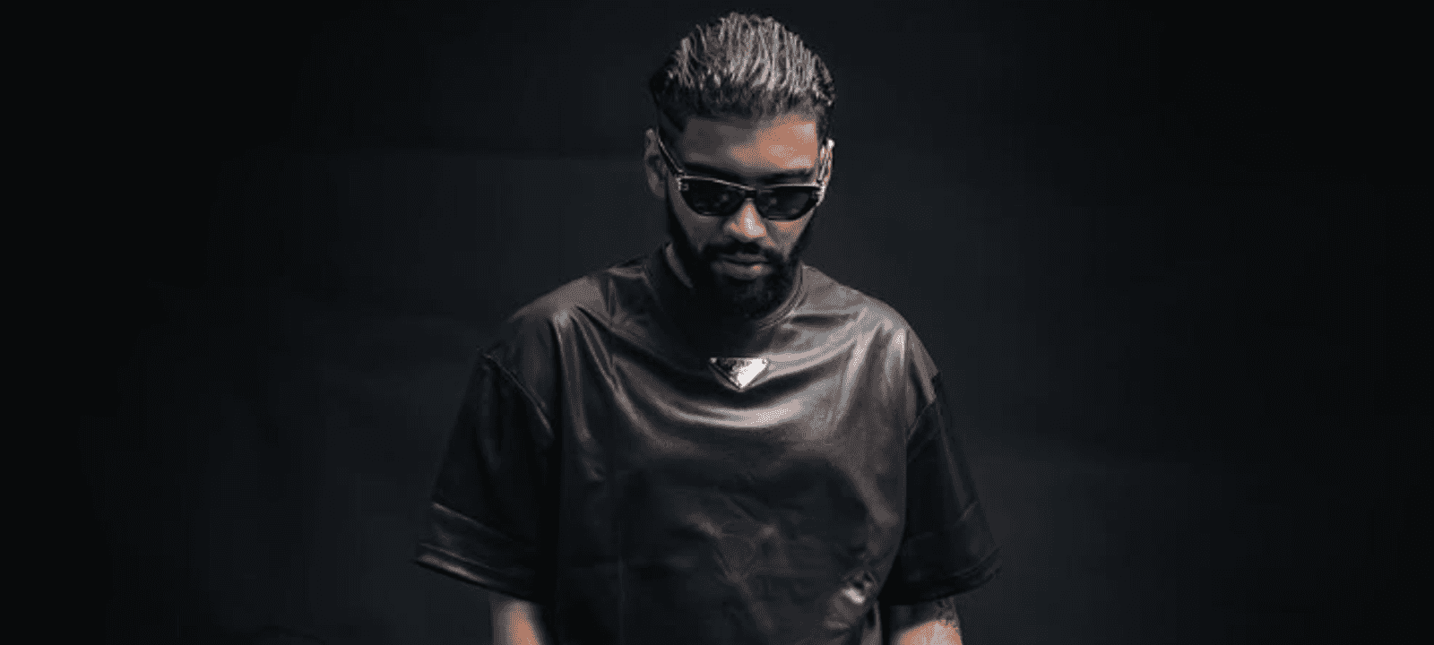 المغني سامح الرياحي المعروف بكنية "سامارا"