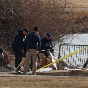 محققون في موقع الحادث