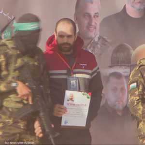 مشاهد مختلفة من عملية تسليم المحتجزين الإسرائيليين