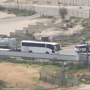 الدفعة الرابعة من الأسرى الفلسطينيين تغادر سجن عوفر