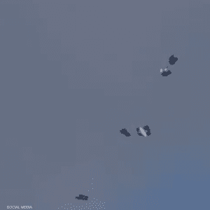 تم إسقاط المنشورات بالتزامن مع إطلاق سراح أسرى فلسطينيين