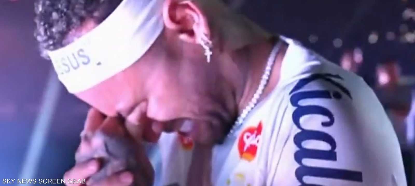 لحظة بكاء نيمار
