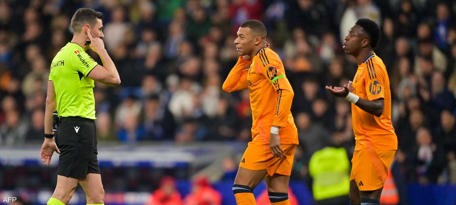 اعتراضات مبابي وفينيسيوس على حكم لقاء إسبانيول