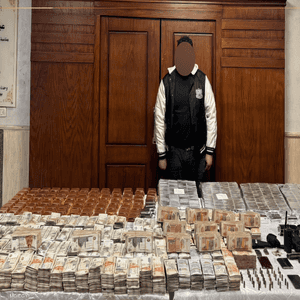 الداخلية المصرية ضبطت شخصا جنى أرباحا من انتحال صفة