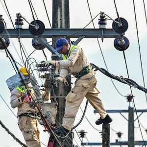 يعمل المهندسون على محاولة استعادة الخدمة