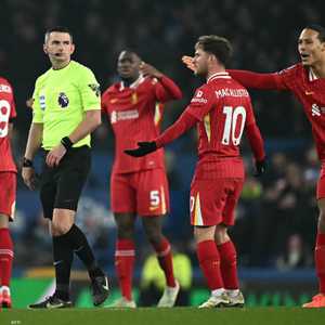 الحكم مايكل أوليفر