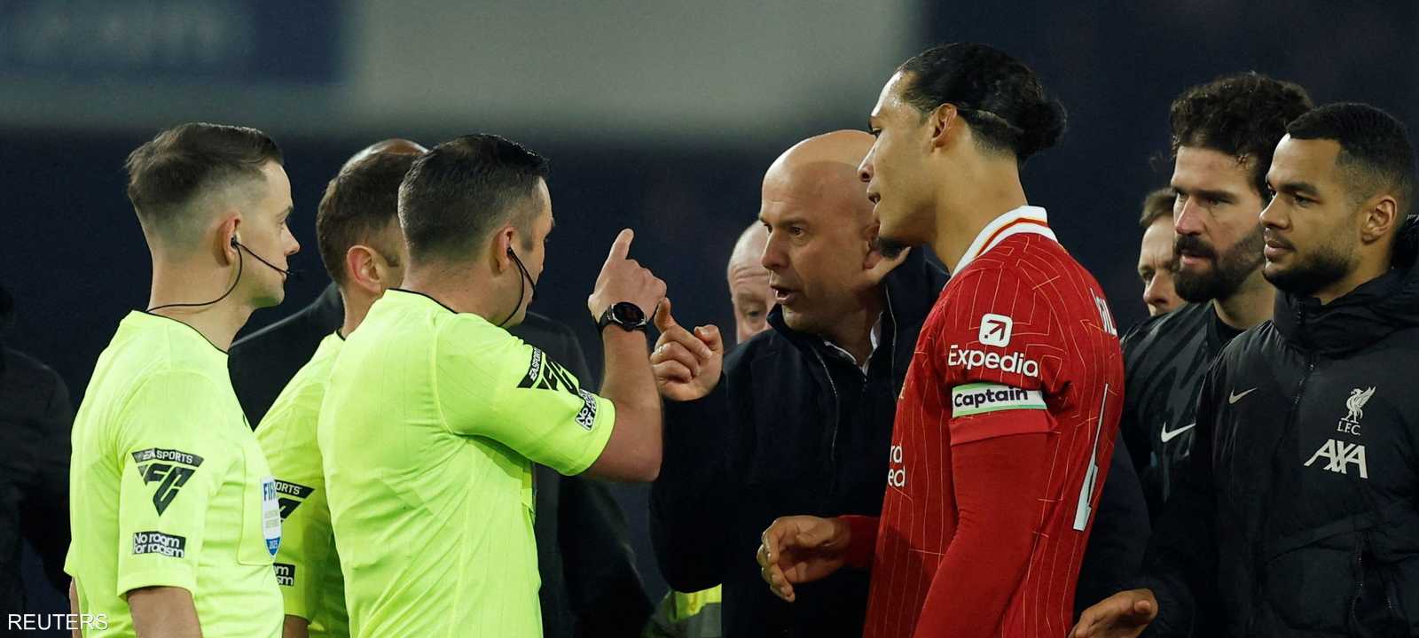 سلوت في مواجهة الحكم بعد الطرد