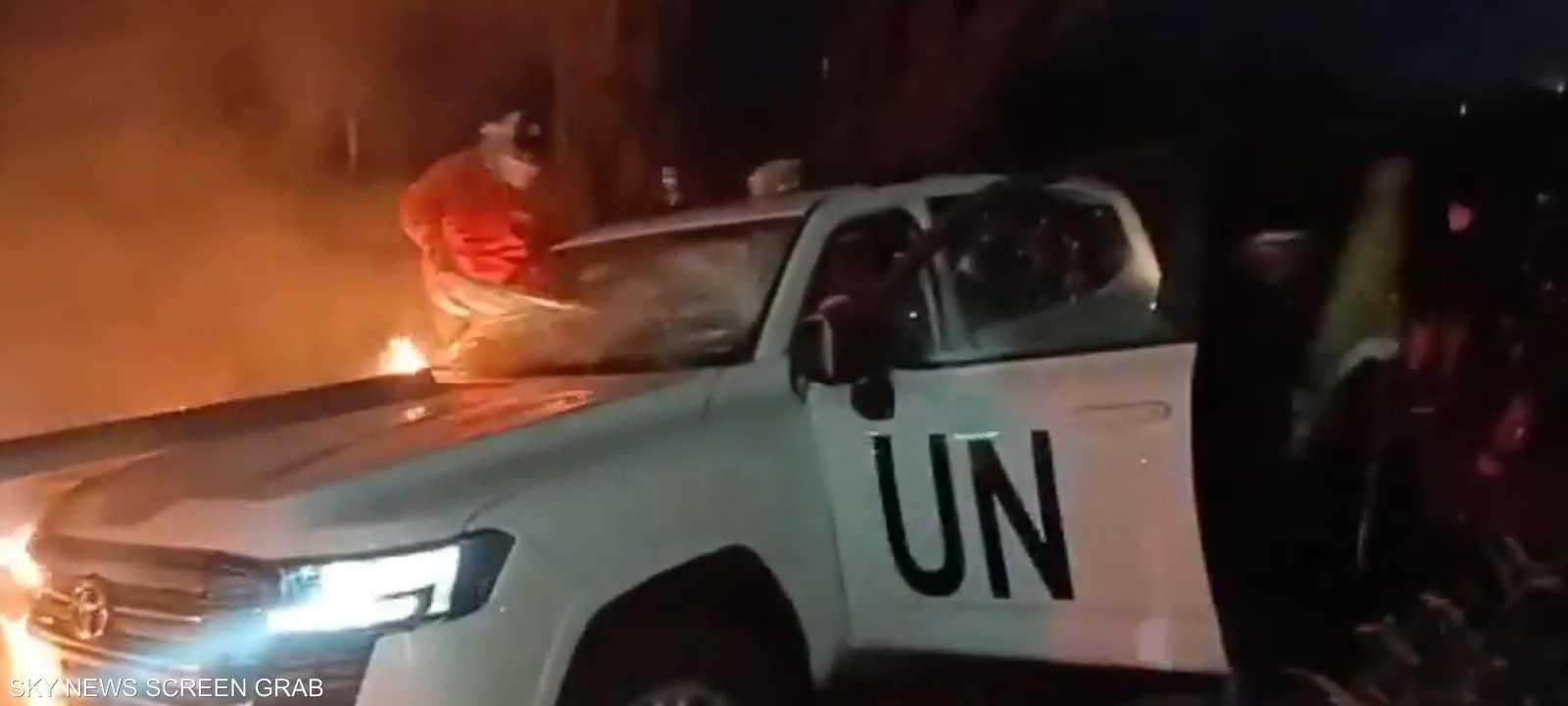 إضرام النار بسيارة الأمم المتحدة