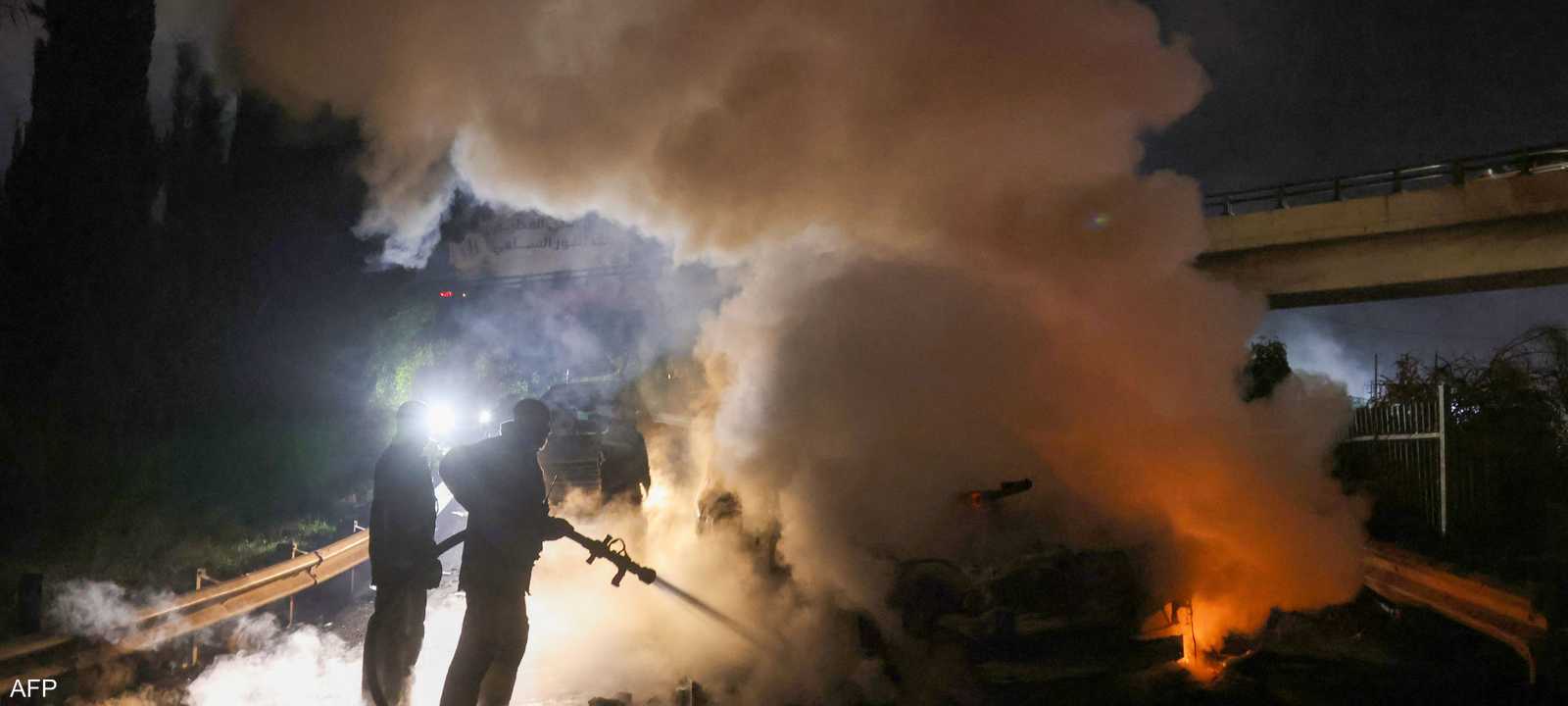 بقايا سيارة اليونيفيل المحترقة على طريق المطار