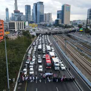 مسيرة تطالب باستئناف صفقة الرهائن في تل أبيب