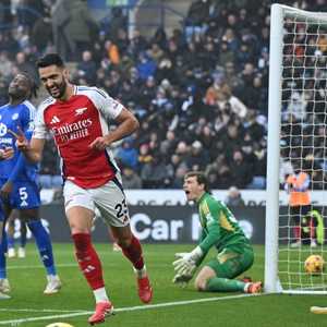 أرسنال فاز على ليستر سيتي بهدفين وواصل مطاردة ليفربول