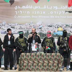 عناصر حركة حماس أثناء الإفراج عن الرهائن الإسرائيليين