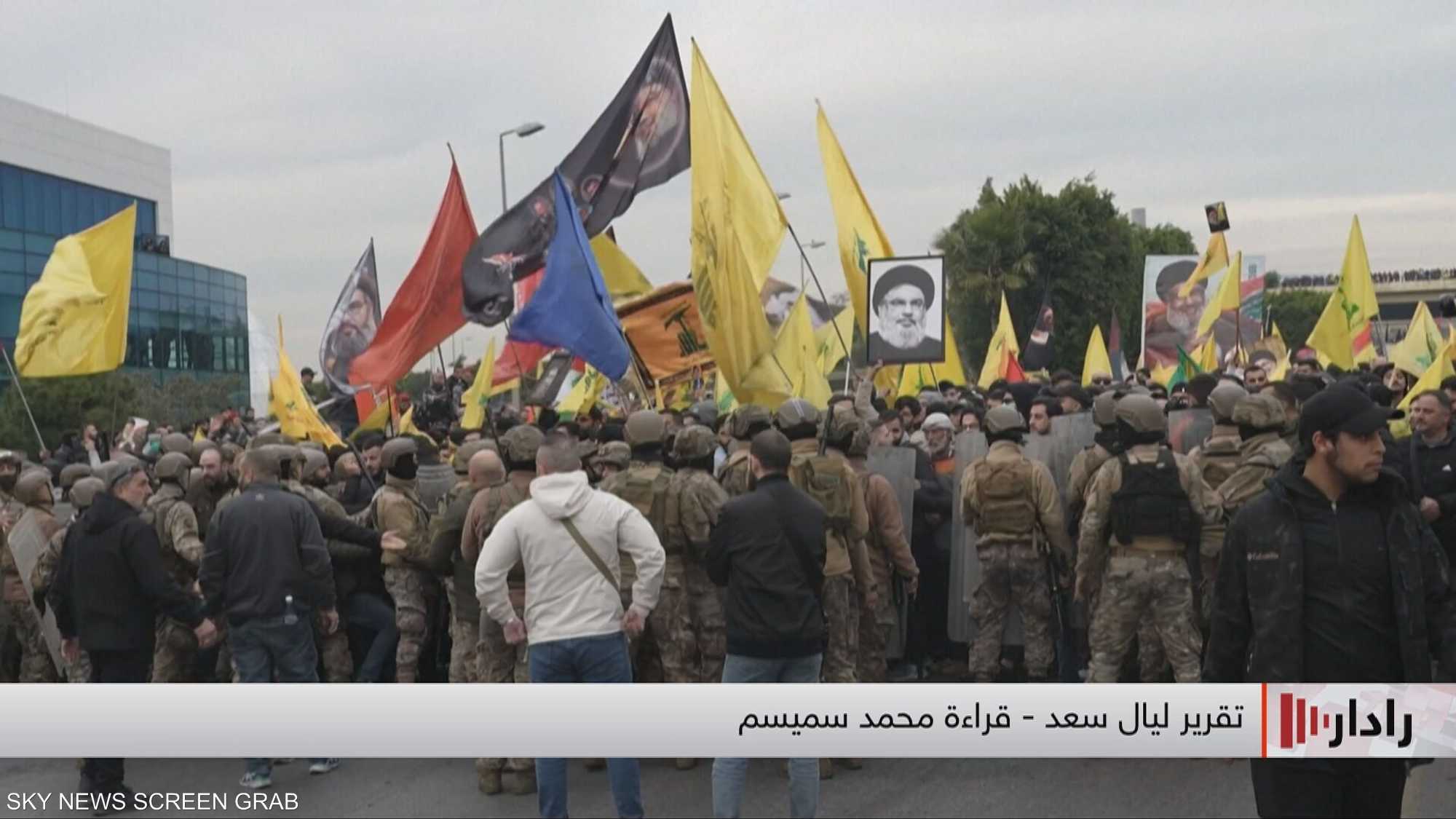 الجيش اللبناني يفض احتجاجا لأنصار حزب الله بمحيط مطار بيروت