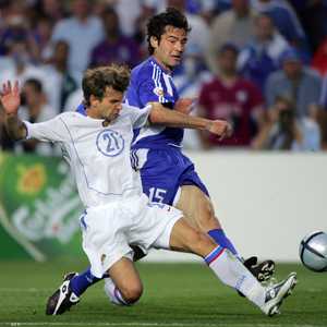 المدافع الروسي أليكسي بوغايف خلال "يورو 2004"