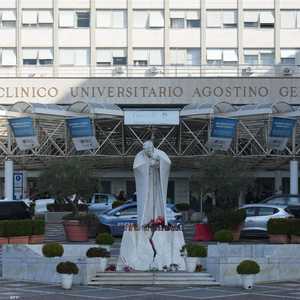 نقل البابا إلى مستشفى جيملي في روما في 14 فبراير