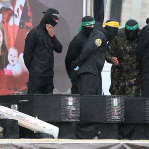 حماس سلمت إسرائيل 4 جثث الخميس