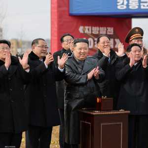 أرشيفية لزعيم كوريا الشمالية كيم جونغ أون وعدد من المسؤولين