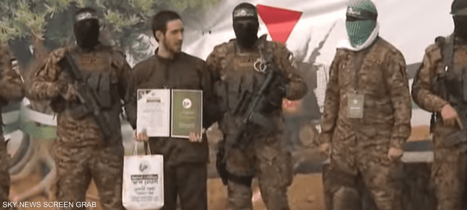 جانب من عملية التسليم