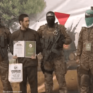 جانب من عملية التسليم