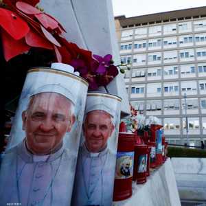 دخل بابا الفاتيكان مستشفى جيميلي في روما