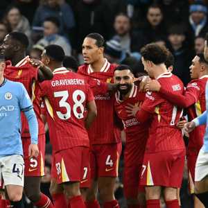 فرحة لاعبي ليفربول بهدف محمد صلاح