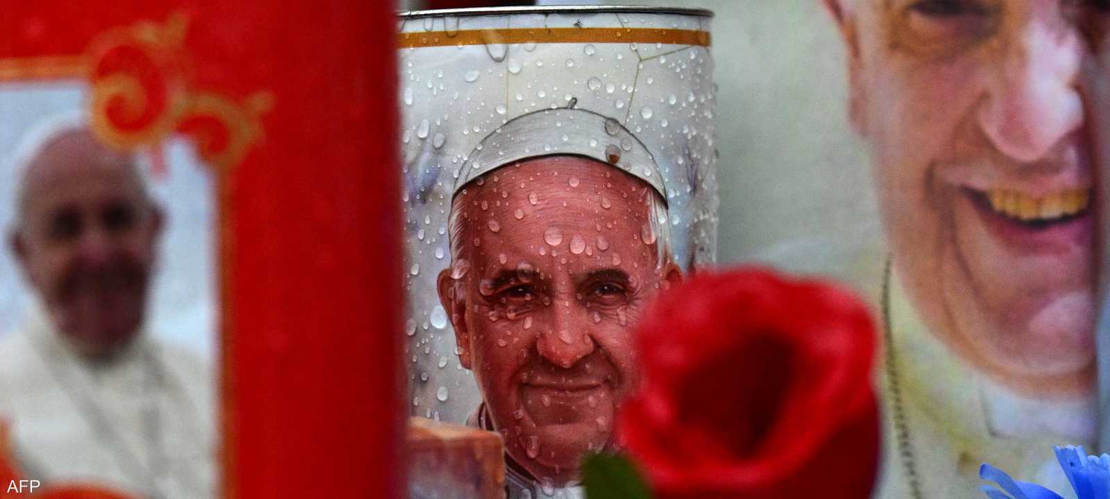 يتلقى البابا جرعات عالية من الأكسجين الإضافي