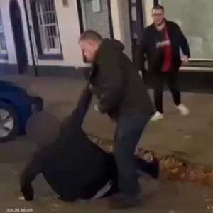 النائب انهال بالضرب على رجل