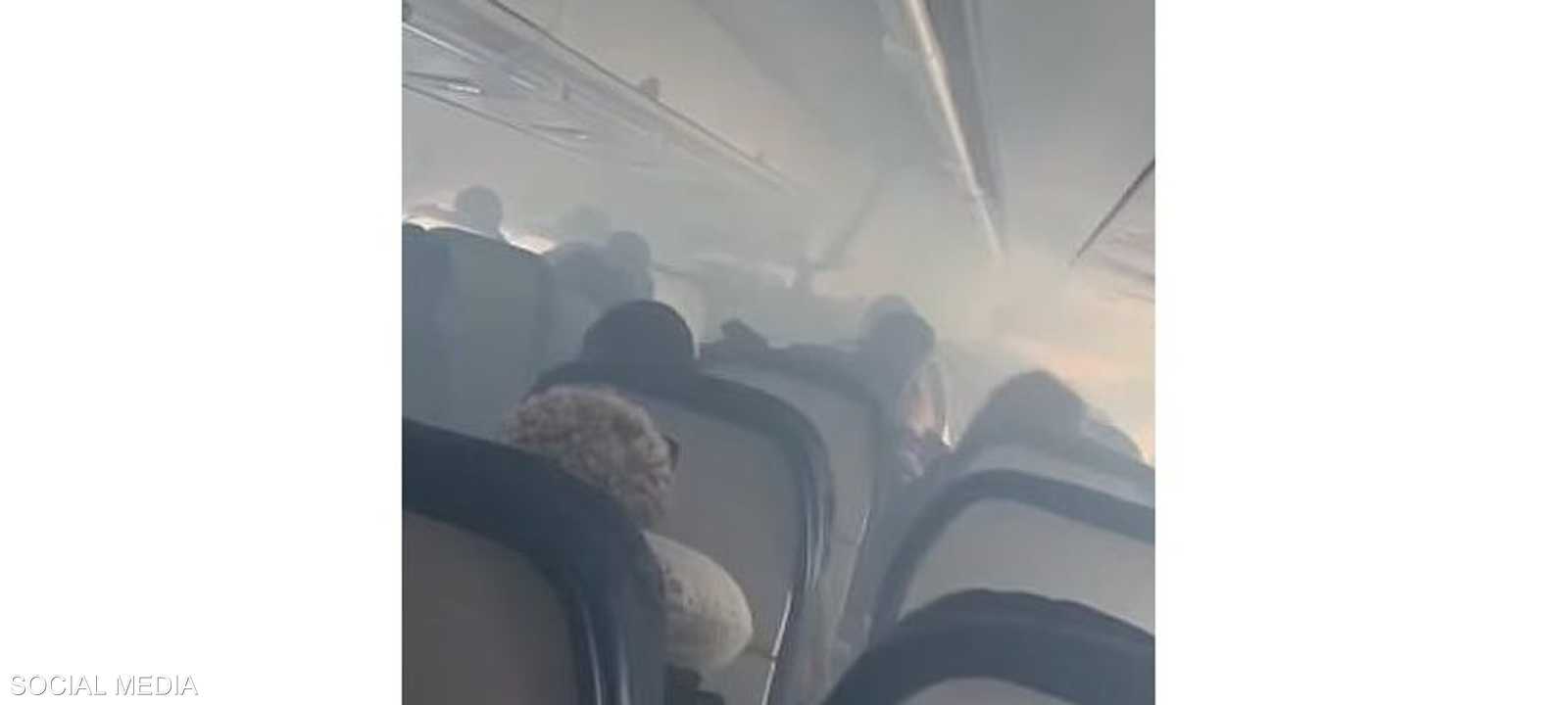 الدخان أجبر الطائرة على العودة